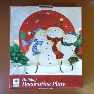 NIB Holiday Seasons Decorations Ceramic Snowman Plate w/ Display Stand.